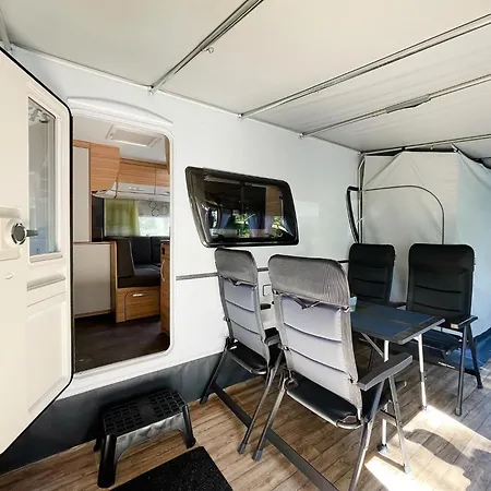 Mietwohnwagen 03 Campsite