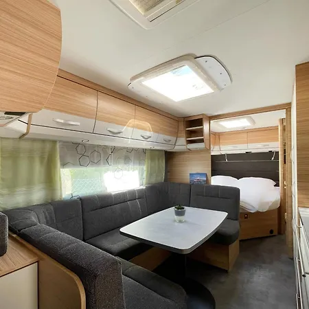 Mietwohnwagen 03 Campsite *